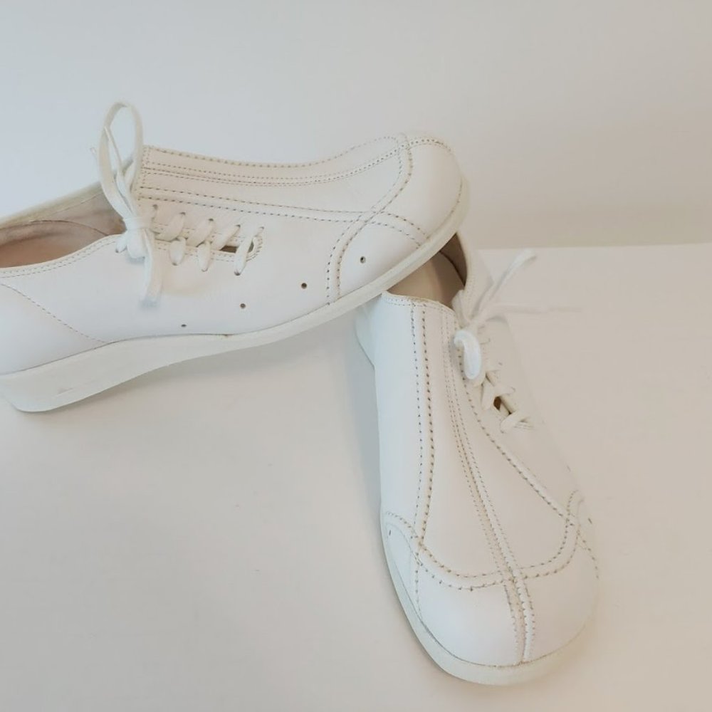 Woman's 1970s Side Tie White Oxford Wedge Nurse Uniform Size 8 Never worn 1" Hee